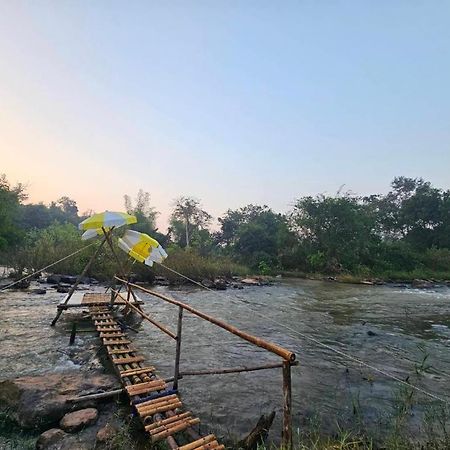 Natural Park Resort De Wang Thong Пхітсанулок Екстер'єр фото